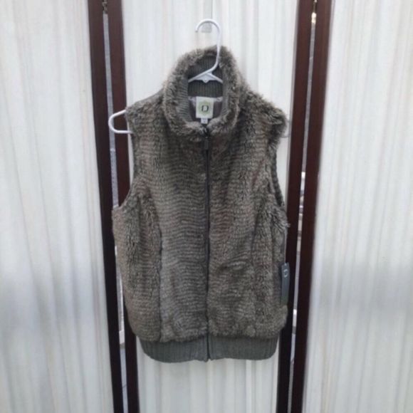 Faux Fur Vest NEW - Picture 7 of 10
